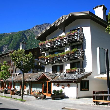 Hotel Les Jumeaux Courmayeur Kültér fotó