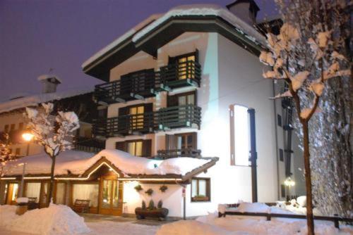 Hotel Les Jumeaux Courmayeur Kültér fotó