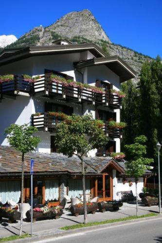 Hotel Les Jumeaux Courmayeur Kültér fotó