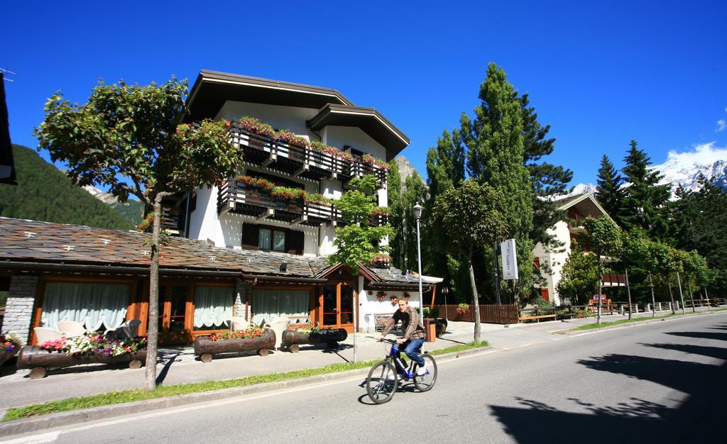 Hotel Les Jumeaux Courmayeur Kültér fotó
