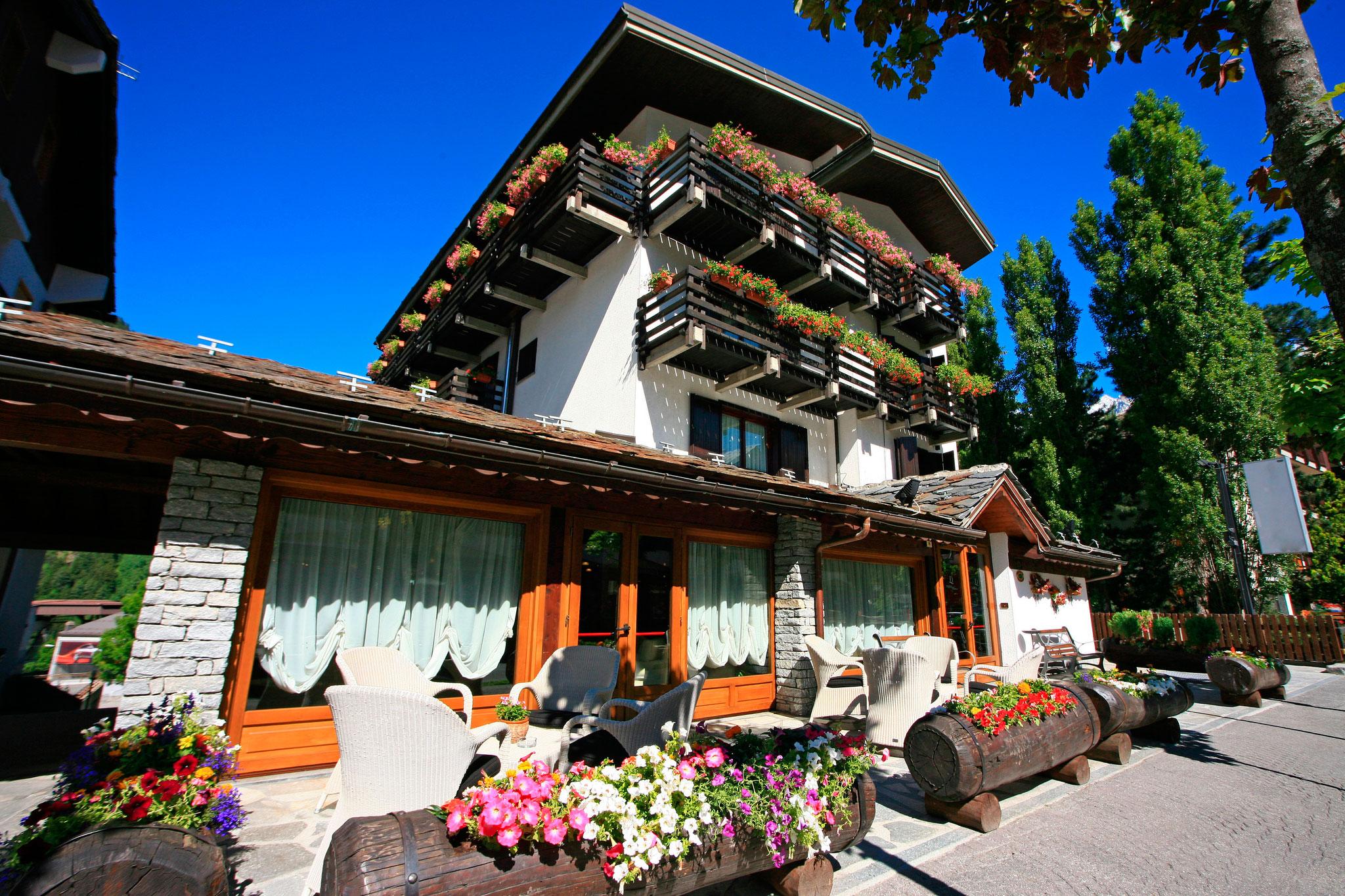 Hotel Les Jumeaux Courmayeur Kültér fotó