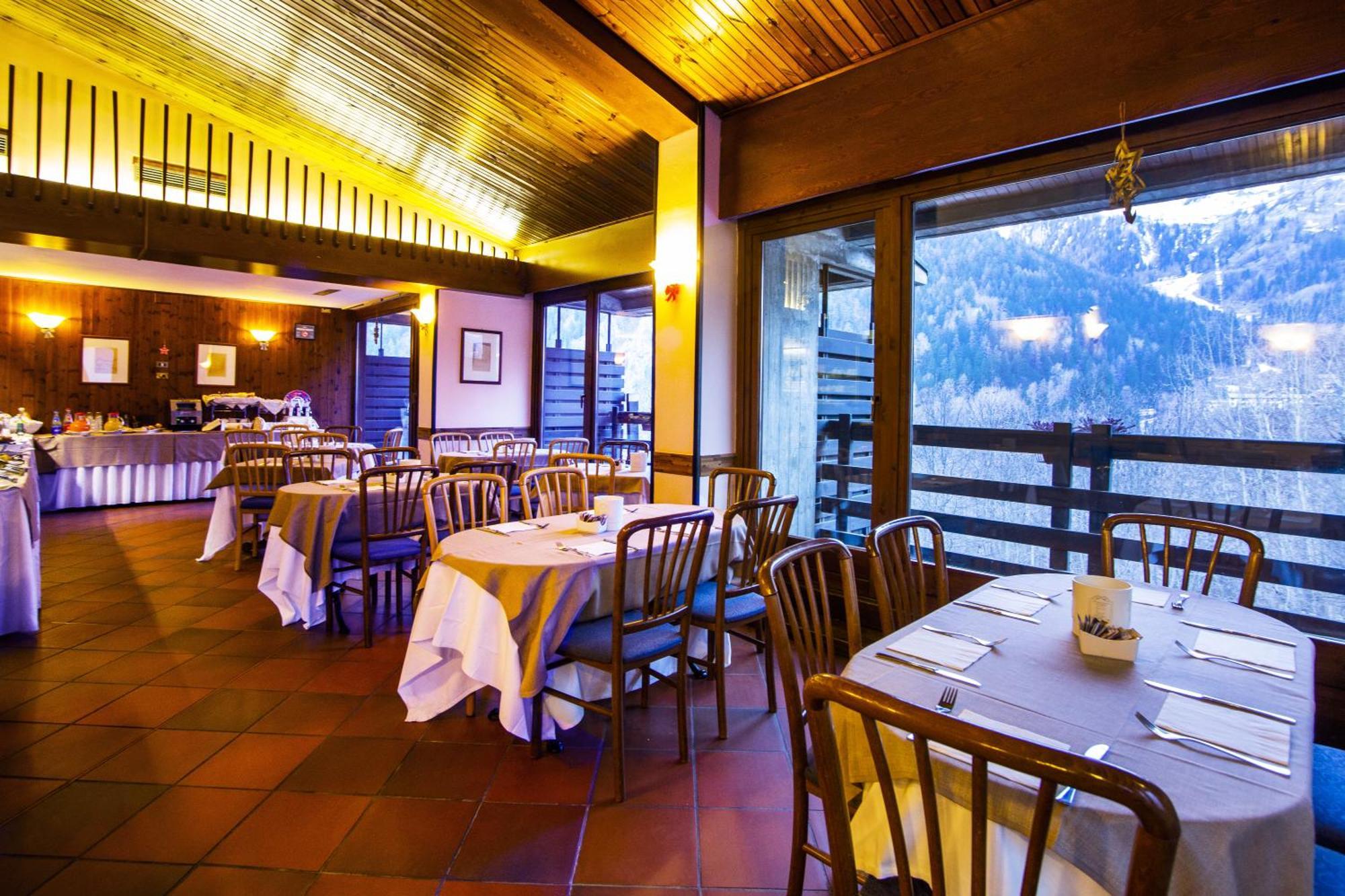 Hotel Les Jumeaux Courmayeur Kültér fotó