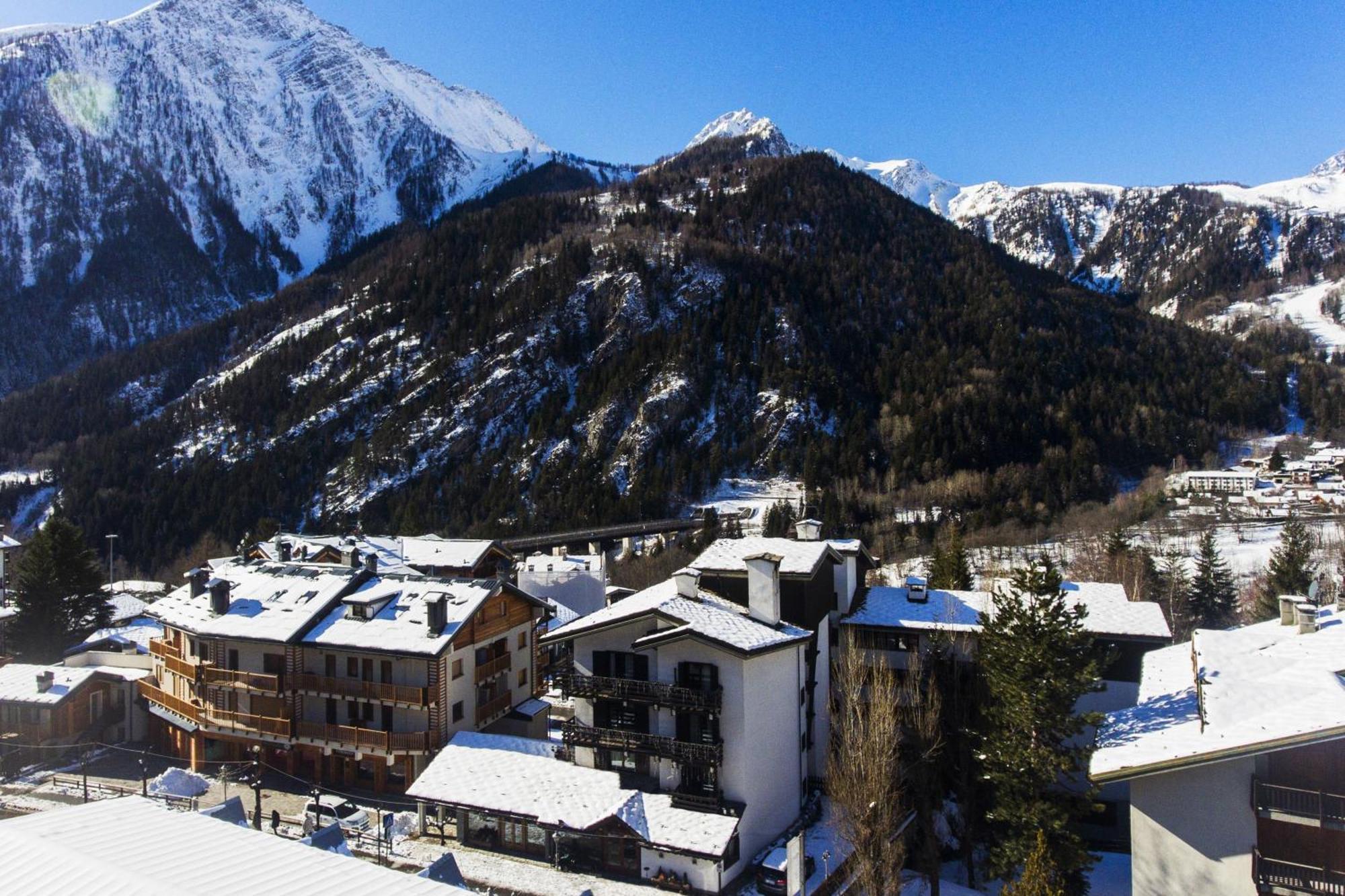 Hotel Les Jumeaux Courmayeur Kültér fotó