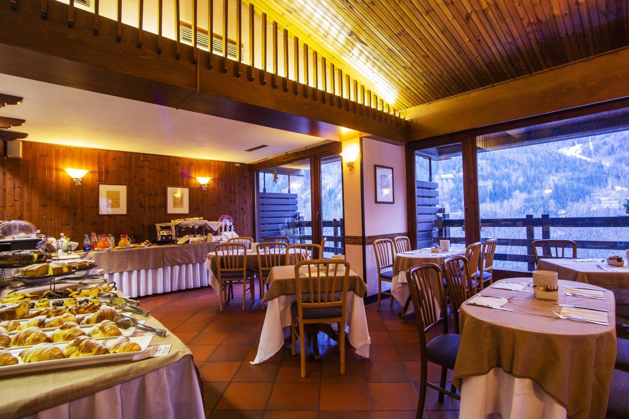 Hotel Les Jumeaux Courmayeur Kültér fotó