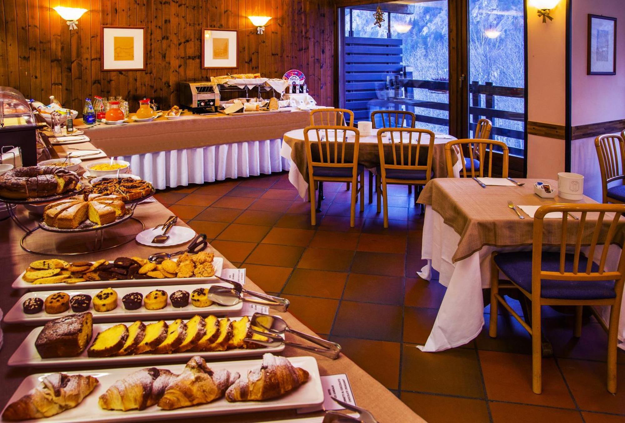 Hotel Les Jumeaux Courmayeur Kültér fotó