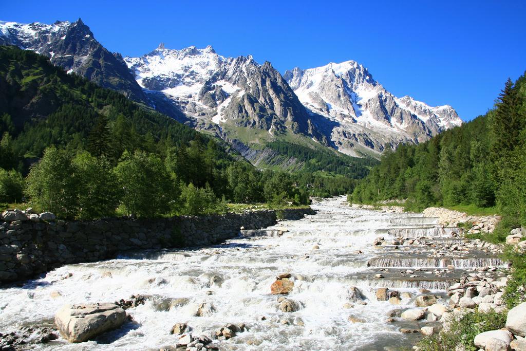 Hotel Les Jumeaux Courmayeur Kültér fotó