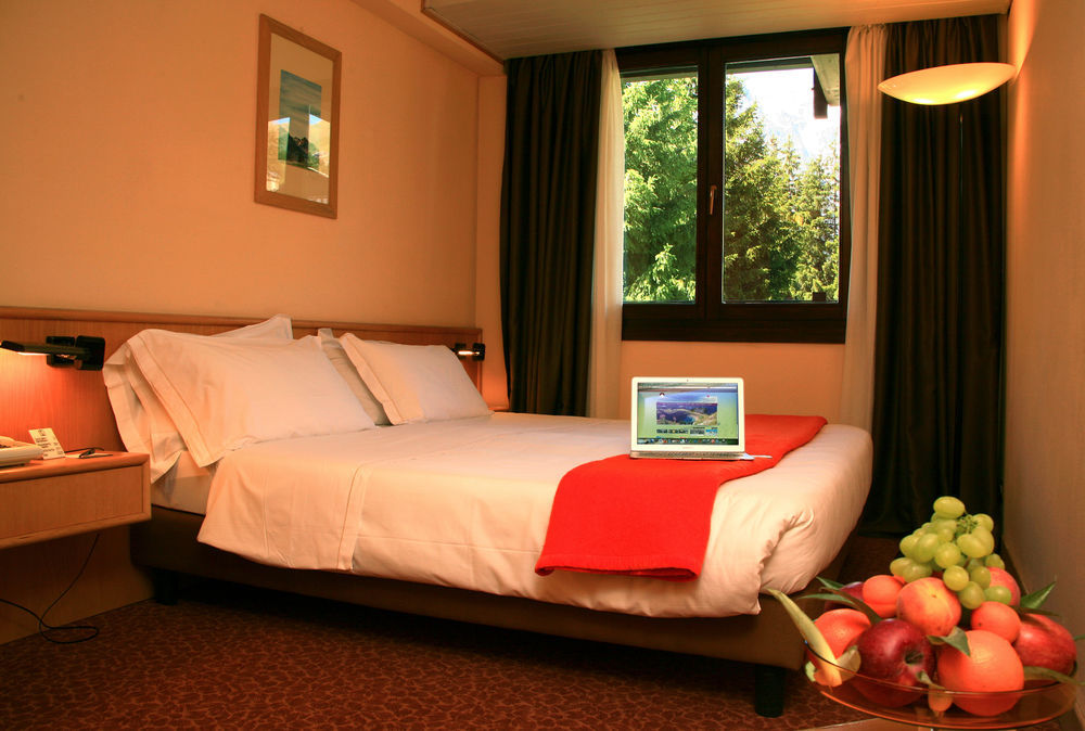 Hotel Les Jumeaux Courmayeur Kültér fotó