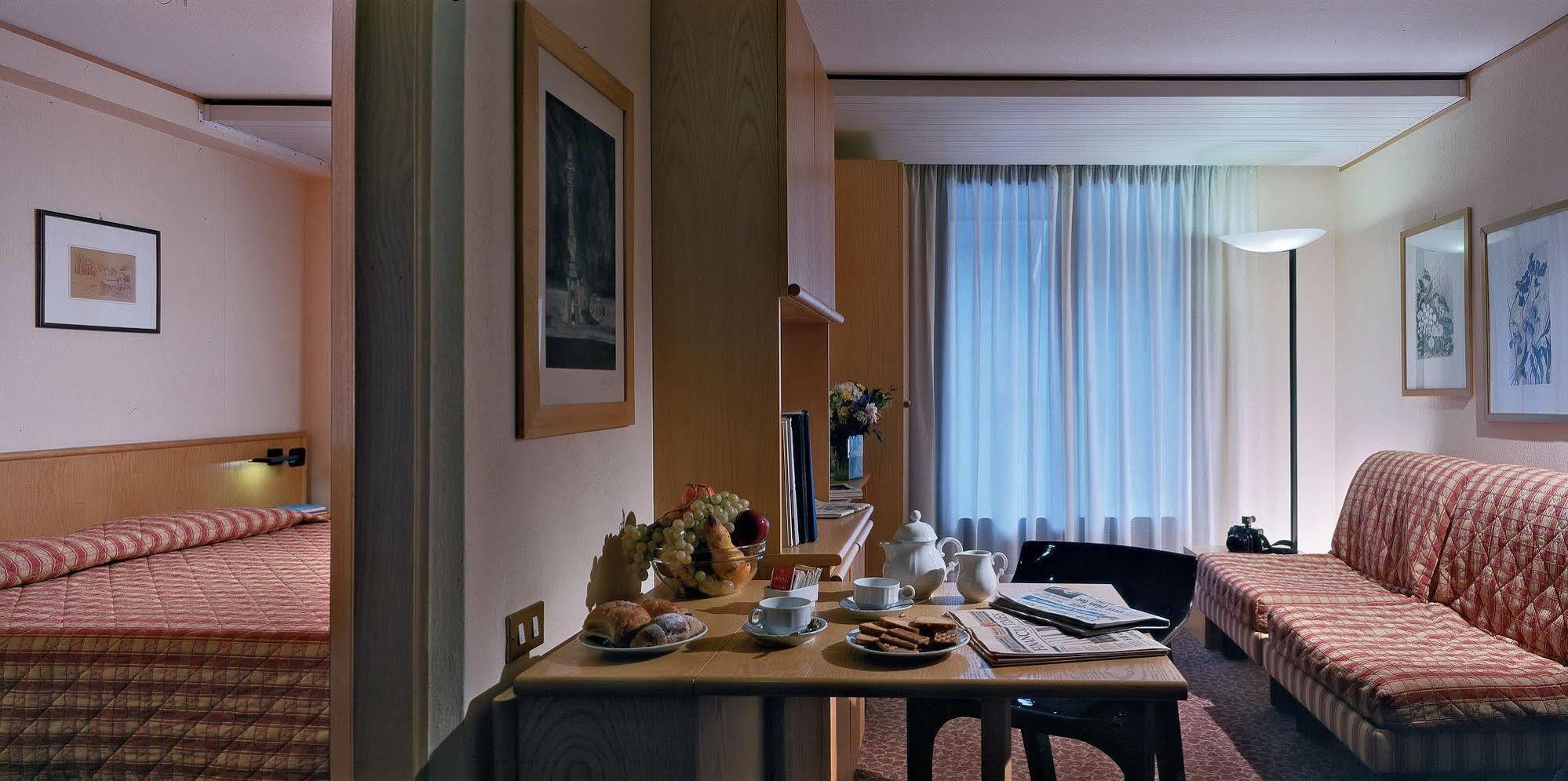 Hotel Les Jumeaux Courmayeur Szoba fotó
