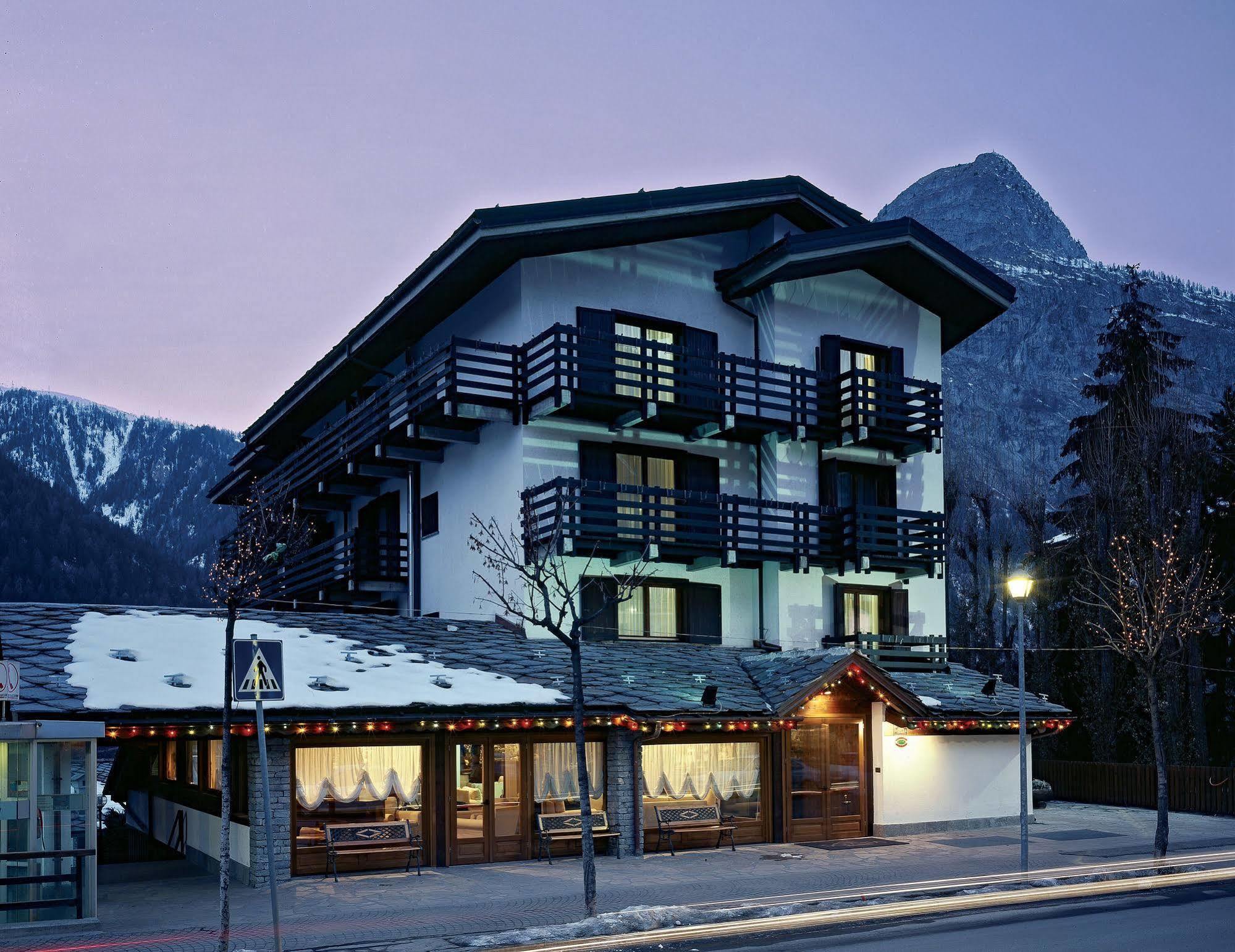 Hotel Les Jumeaux Courmayeur Kültér fotó